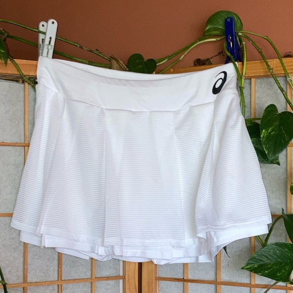 NWT ASICS Tennis Match Skort Skirt White Sz Medium Womens Athleticwear - Picture 2 of 8